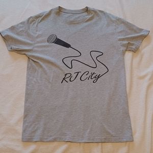 RJ City Grey Microphone T-Shirt Adult Size Medium AEW Wrestling Hey! (EW)